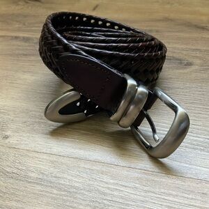 Women’s Sz 42 Woven Braided Brown  Leather Belt with Silver Buckle.